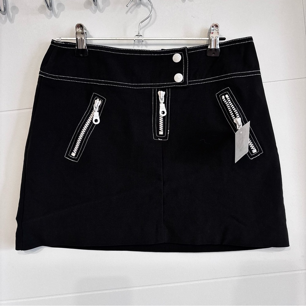Chic Black Mini Skirt with Zipper Details